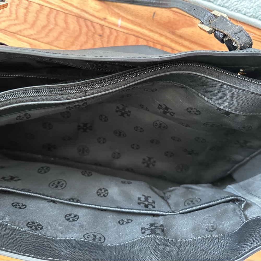 Authentic Tory Burch Robinson Tote bag with computer compartment - Picture 3 of 4